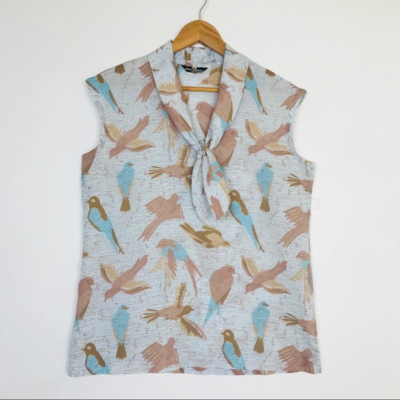 Vintage Tops - Vintage Bird Print Toe Front Sleeveless Shell Top